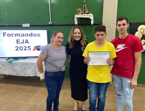 APAE celebra a conclusão da EJA (Educação de Jovens e Adultos).
